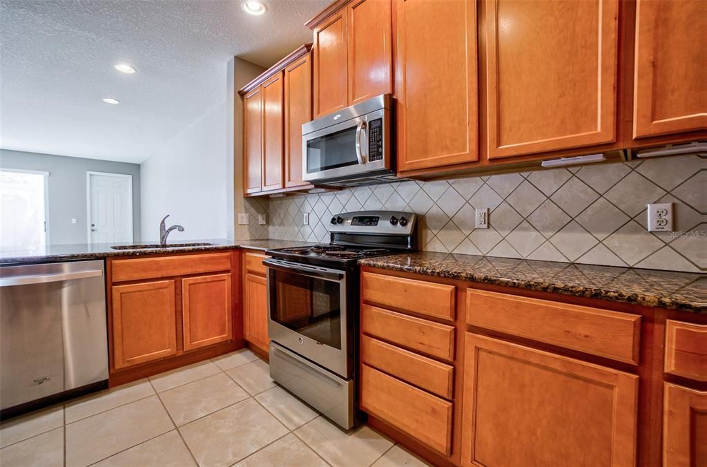 En Renta: $2,595 (3 camas, 3 baños, 1810 Pies cuadrados)