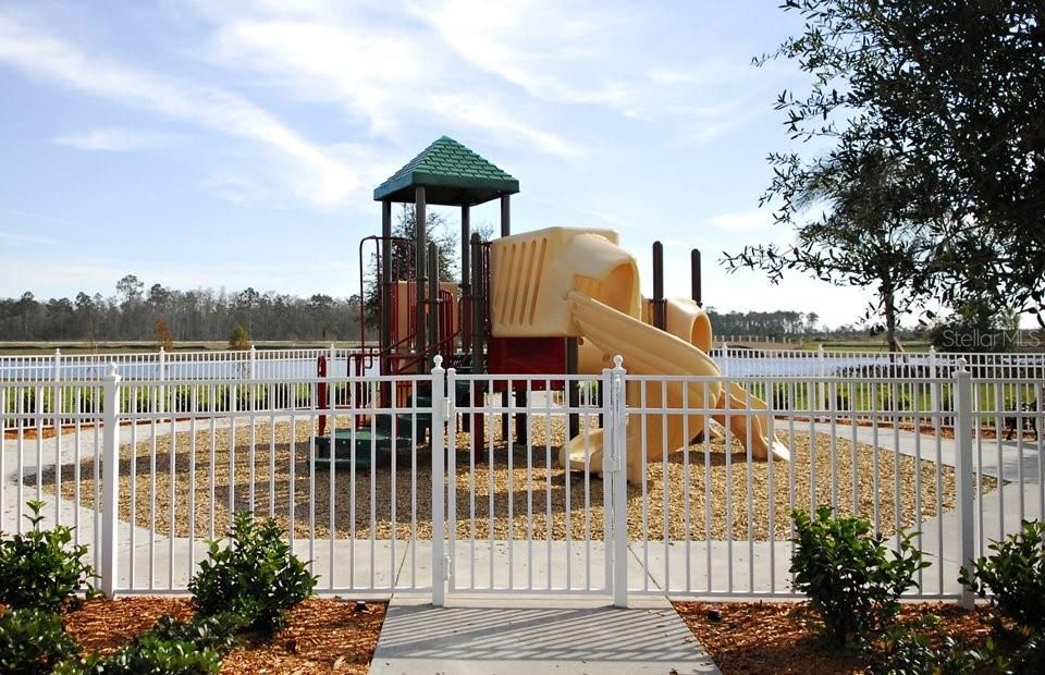 En Renta: $2,595 (3 camas, 3 baños, 1810 Pies cuadrados)