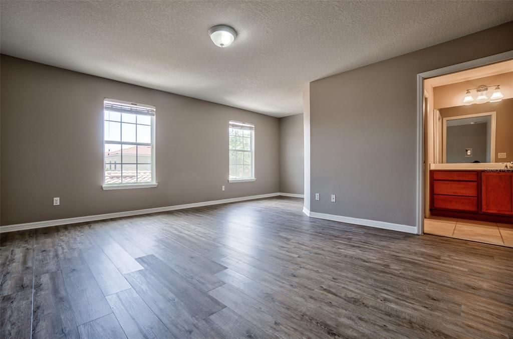 En Renta: $2,595 (3 camas, 3 baños, 1810 Pies cuadrados)