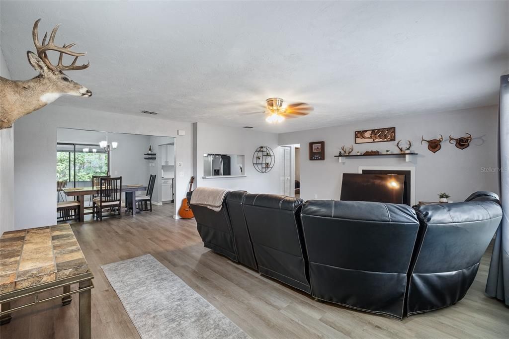 For Sale: $300,000 (3 beds, 2 baths, 1344 Square Feet)