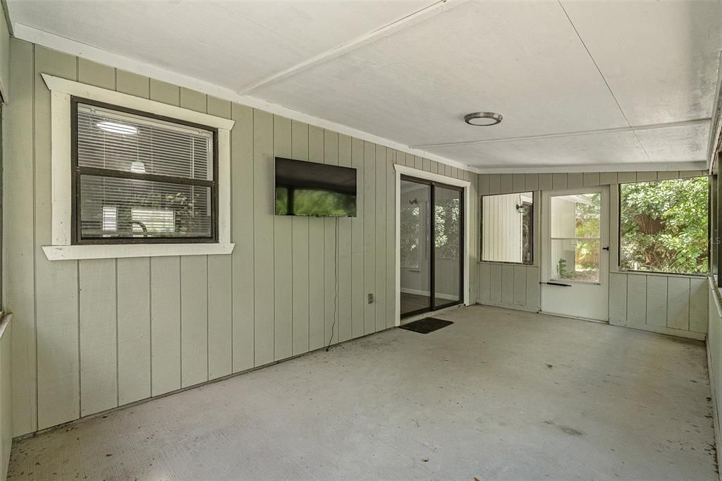 For Sale: $300,000 (3 beds, 2 baths, 1344 Square Feet)