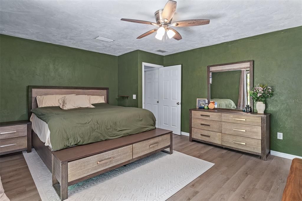 For Sale: $300,000 (3 beds, 2 baths, 1344 Square Feet)