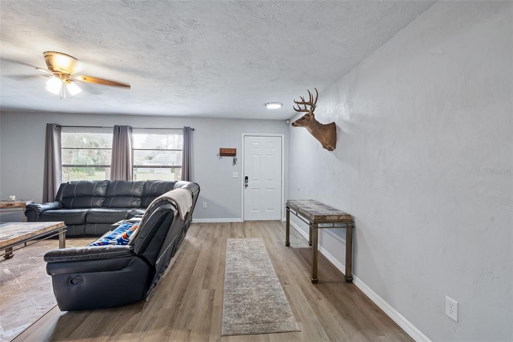 For Sale: $300,000 (3 beds, 2 baths, 1344 Square Feet)