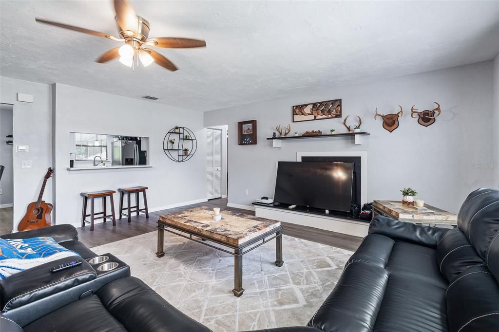 For Sale: $300,000 (3 beds, 2 baths, 1344 Square Feet)