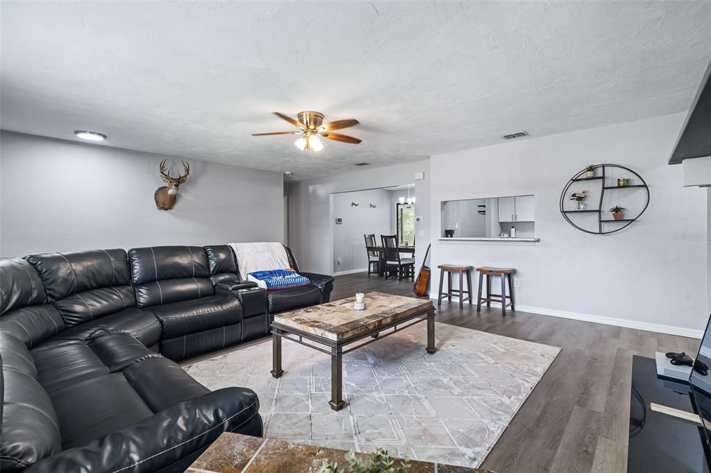 For Sale: $300,000 (3 beds, 2 baths, 1344 Square Feet)