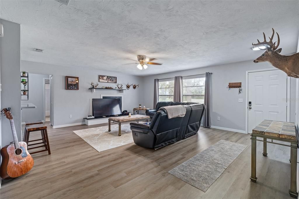 For Sale: $300,000 (3 beds, 2 baths, 1344 Square Feet)