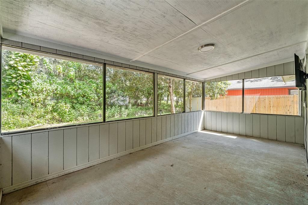 For Sale: $300,000 (3 beds, 2 baths, 1344 Square Feet)