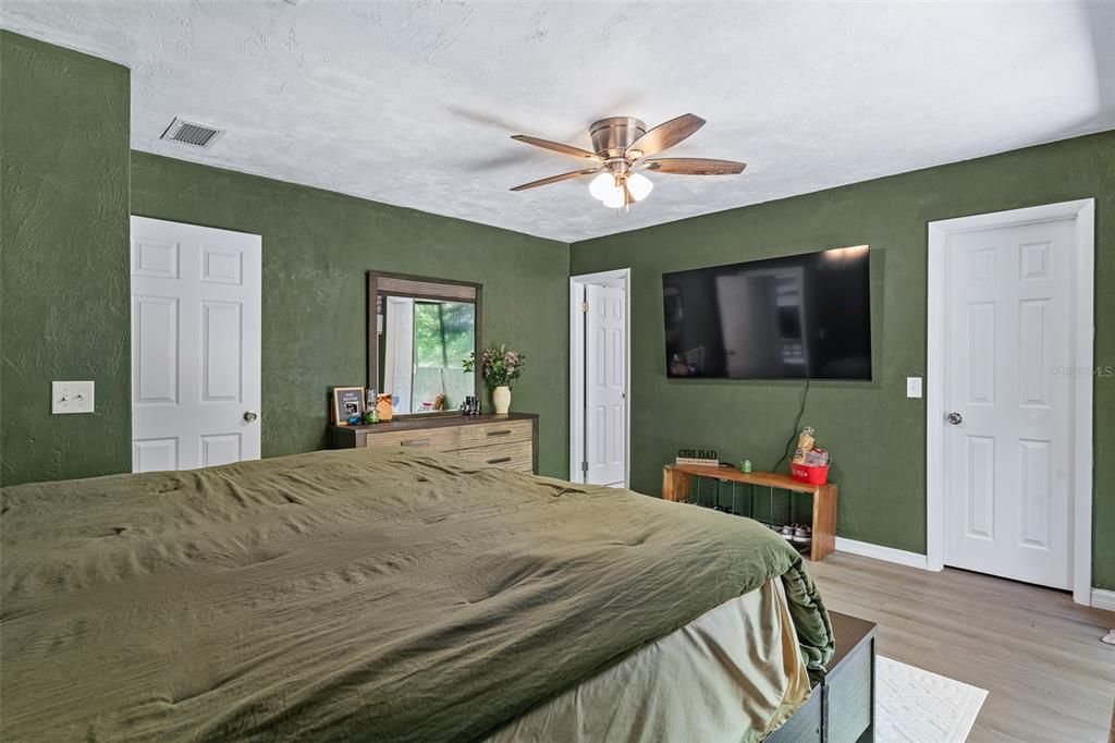 For Sale: $300,000 (3 beds, 2 baths, 1344 Square Feet)