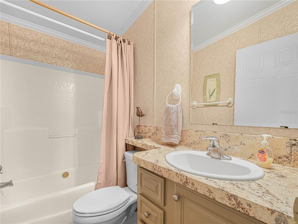 For Sale: $250,000 (2 beds, 2 baths, 1128 Square Feet)