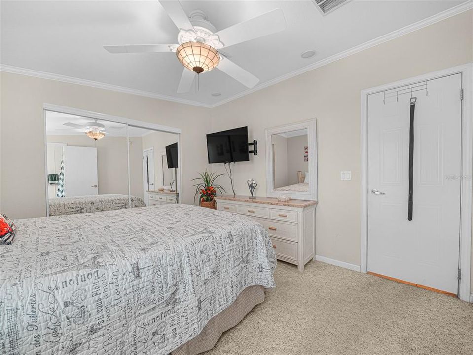 For Sale: $250,000 (2 beds, 2 baths, 1128 Square Feet)