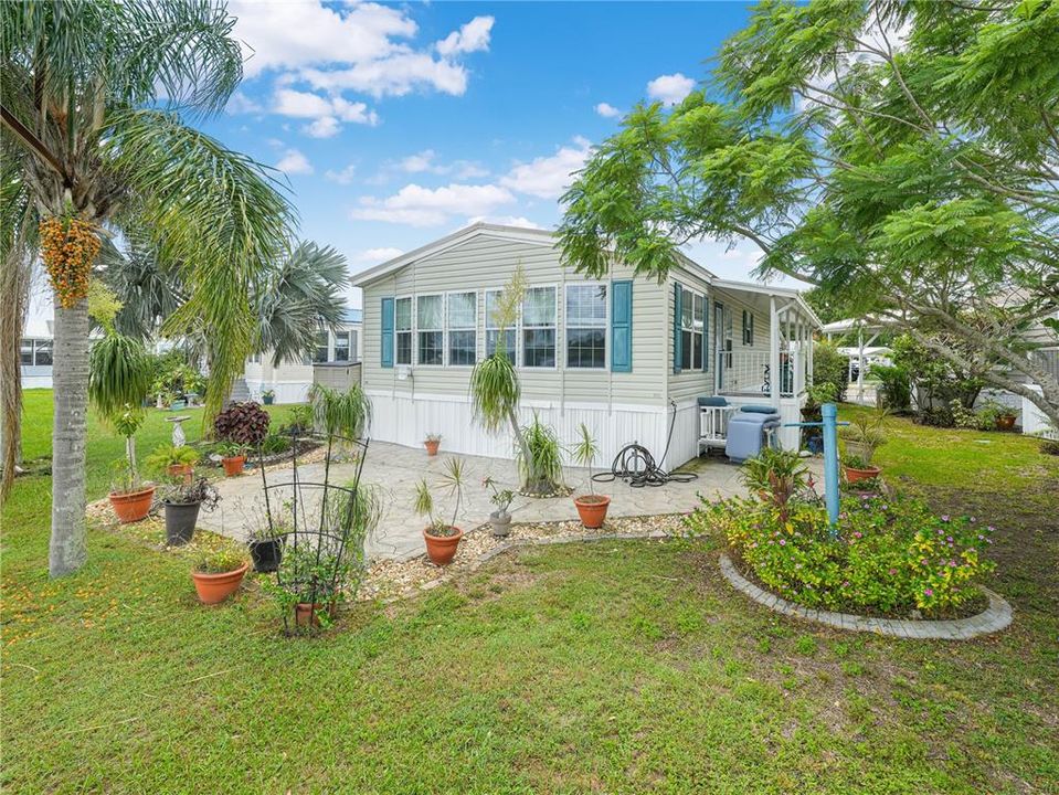 For Sale: $250,000 (2 beds, 2 baths, 1128 Square Feet)