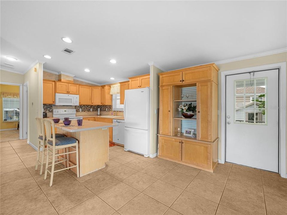 For Sale: $250,000 (2 beds, 2 baths, 1128 Square Feet)