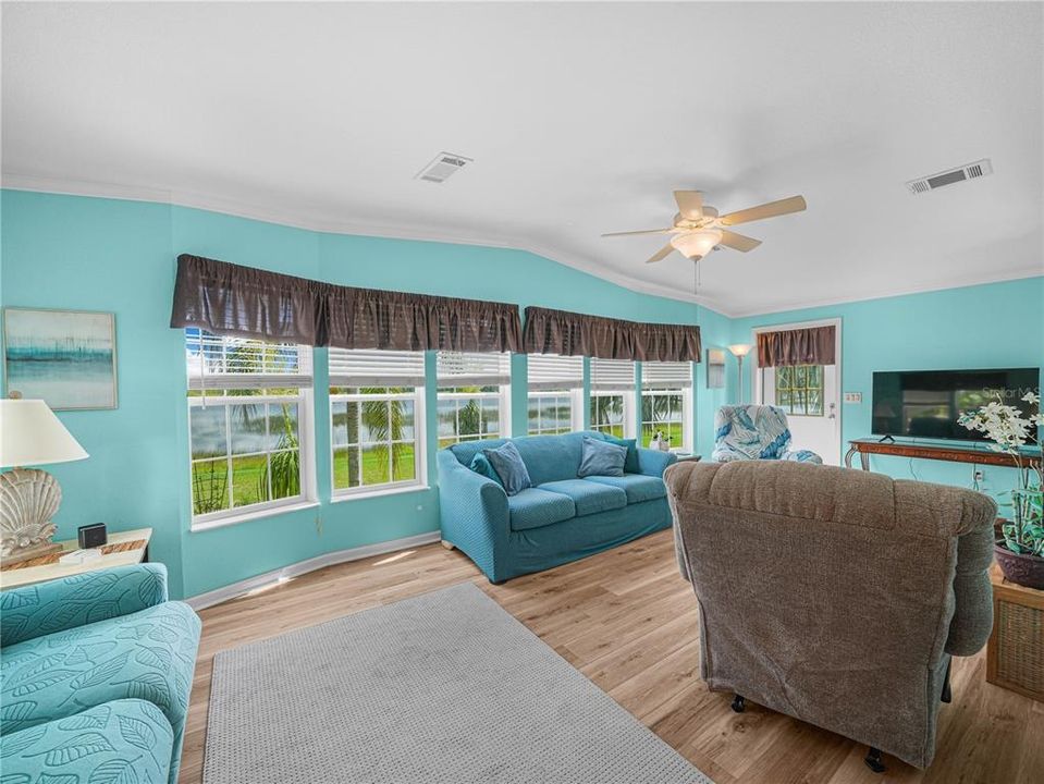 For Sale: $250,000 (2 beds, 2 baths, 1128 Square Feet)