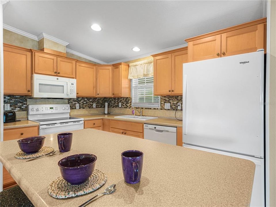 For Sale: $250,000 (2 beds, 2 baths, 1128 Square Feet)