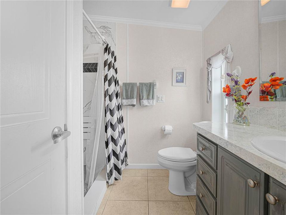 For Sale: $250,000 (2 beds, 2 baths, 1128 Square Feet)