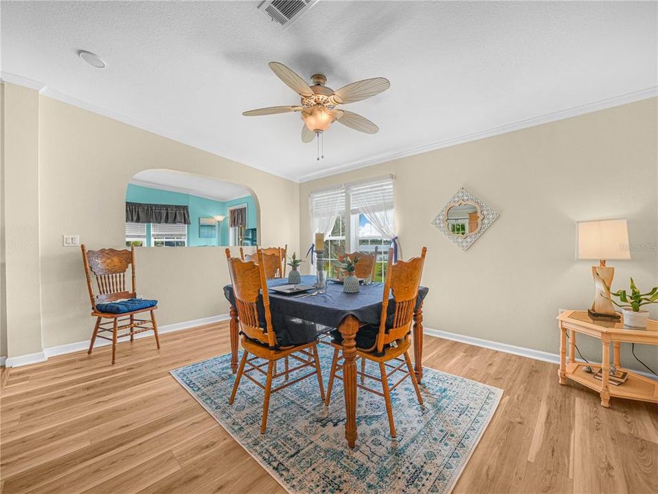 For Sale: $250,000 (2 beds, 2 baths, 1128 Square Feet)