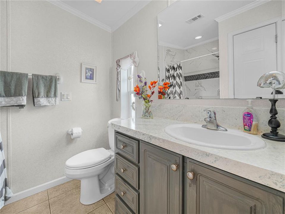 For Sale: $250,000 (2 beds, 2 baths, 1128 Square Feet)