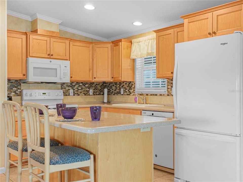 For Sale: $250,000 (2 beds, 2 baths, 1128 Square Feet)