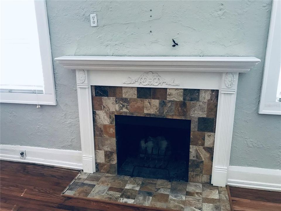 合同活跃: $3,500 (3 贝兹, 2 浴室, 1530 平方英尺)