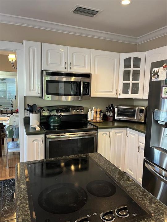 合同活跃: $3,500 (3 贝兹, 2 浴室, 1530 平方英尺)