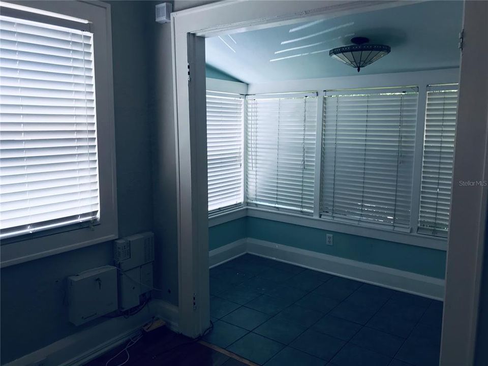 合同活跃: $3,500 (3 贝兹, 2 浴室, 1530 平方英尺)