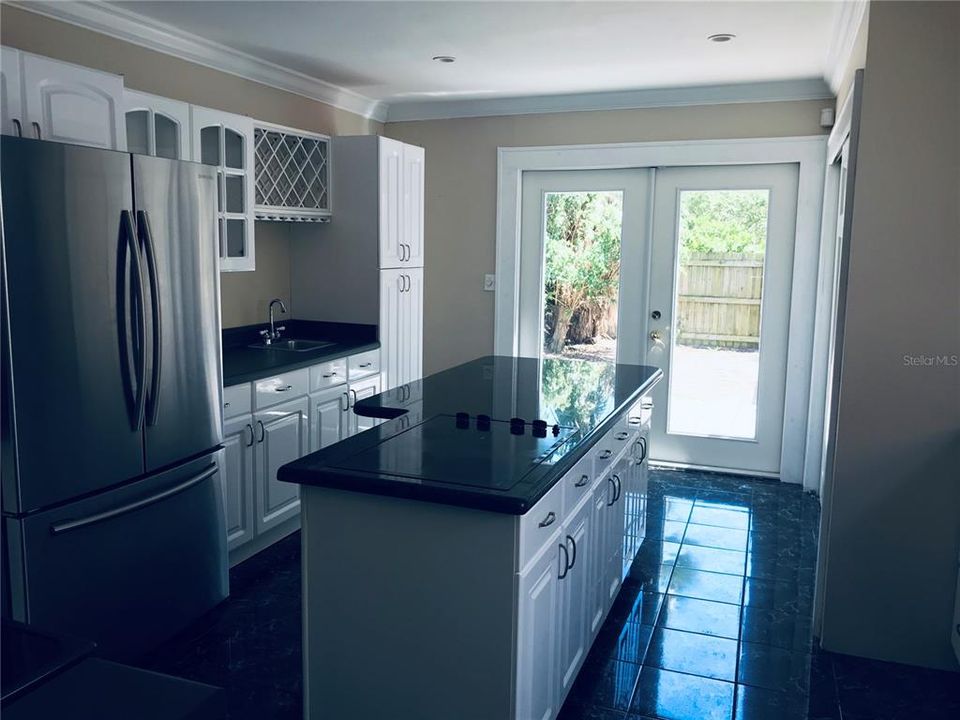 合同活跃: $3,500 (3 贝兹, 2 浴室, 1530 平方英尺)