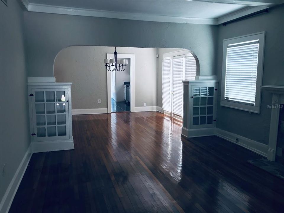 合同活跃: $3,500 (3 贝兹, 2 浴室, 1530 平方英尺)