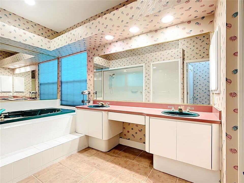 En Venta: $685,000 (4 camas, 3 baños, 3327 Pies cuadrados)