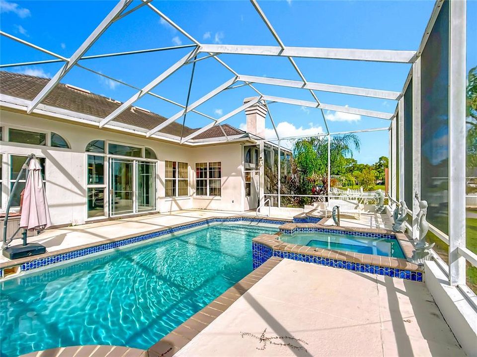 En Venta: $685,000 (4 camas, 3 baños, 3327 Pies cuadrados)