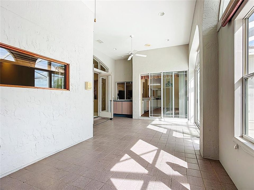 En Venta: $685,000 (4 camas, 3 baños, 3327 Pies cuadrados)