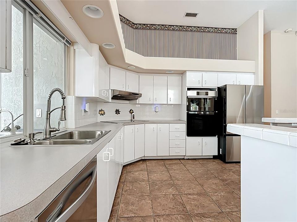 En Venta: $685,000 (4 camas, 3 baños, 3327 Pies cuadrados)