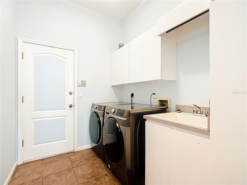 En Venta: $685,000 (4 camas, 3 baños, 3327 Pies cuadrados)