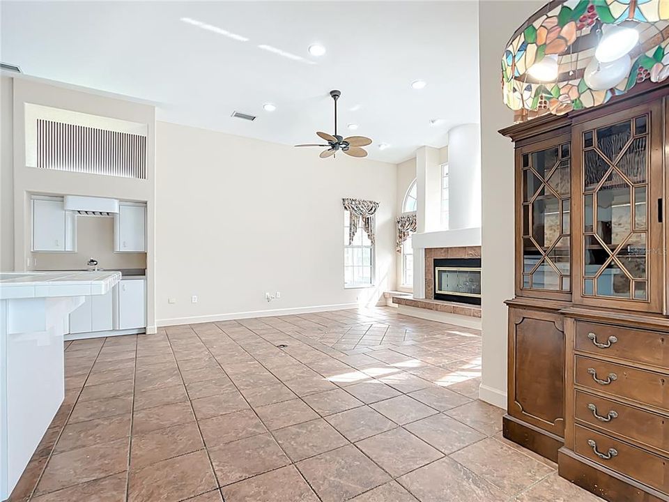 En Venta: $685,000 (4 camas, 3 baños, 3327 Pies cuadrados)