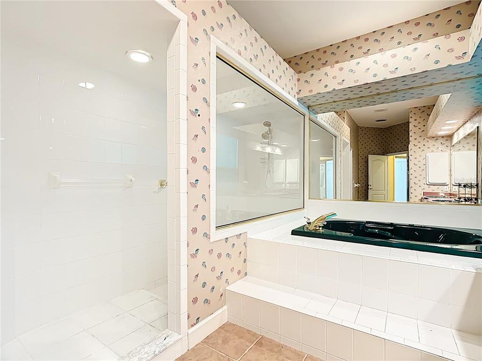 En Venta: $685,000 (4 camas, 3 baños, 3327 Pies cuadrados)