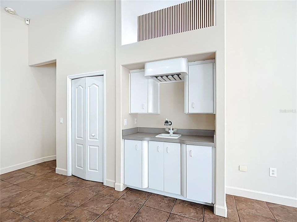 En Venta: $685,000 (4 camas, 3 baños, 3327 Pies cuadrados)