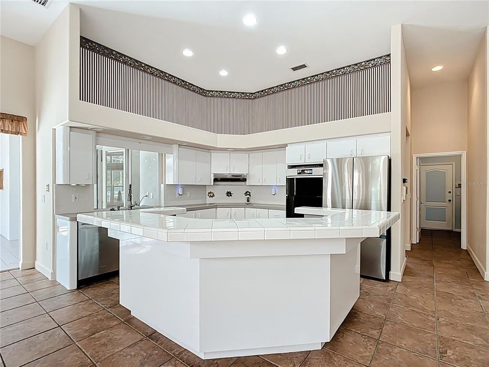 En Venta: $685,000 (4 camas, 3 baños, 3327 Pies cuadrados)