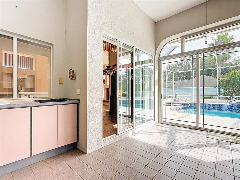 En Venta: $685,000 (4 camas, 3 baños, 3327 Pies cuadrados)