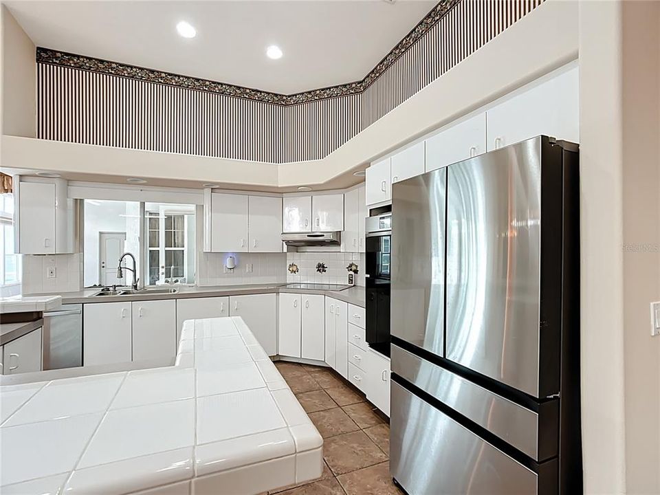 En Venta: $685,000 (4 camas, 3 baños, 3327 Pies cuadrados)