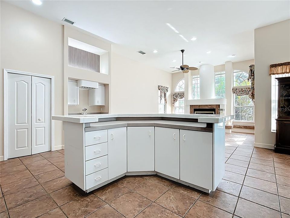 En Venta: $685,000 (4 camas, 3 baños, 3327 Pies cuadrados)