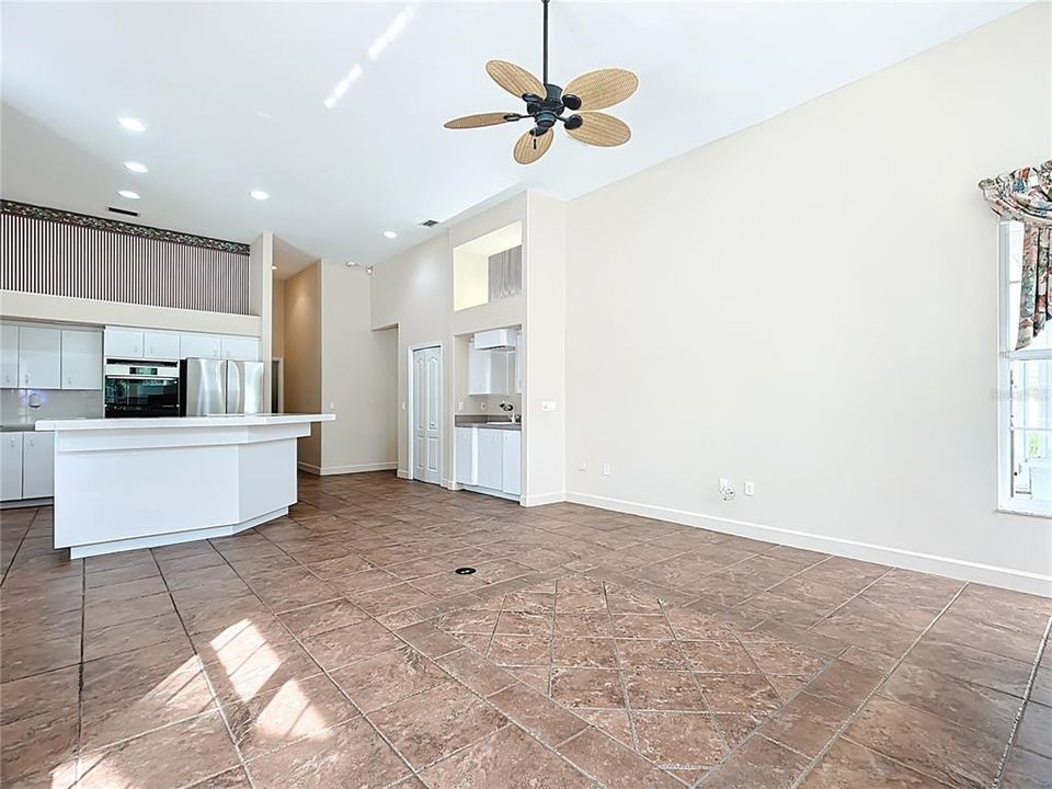 En Venta: $685,000 (4 camas, 3 baños, 3327 Pies cuadrados)