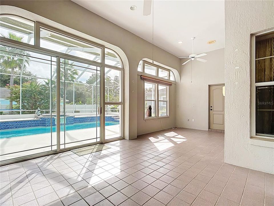 En Venta: $685,000 (4 camas, 3 baños, 3327 Pies cuadrados)