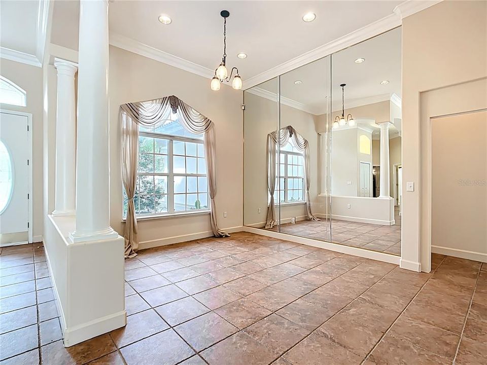 En Venta: $685,000 (4 camas, 3 baños, 3327 Pies cuadrados)