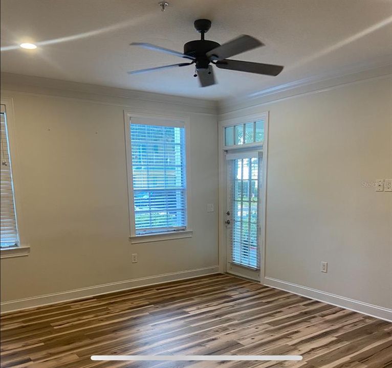 For Sale: $429,000 (3 beds, 3 baths, 1612 Square Feet)