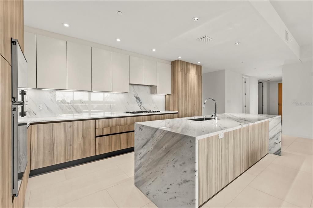 待售: $2,095,000 (3 贝兹, 3 浴室, 2566 平方英尺)