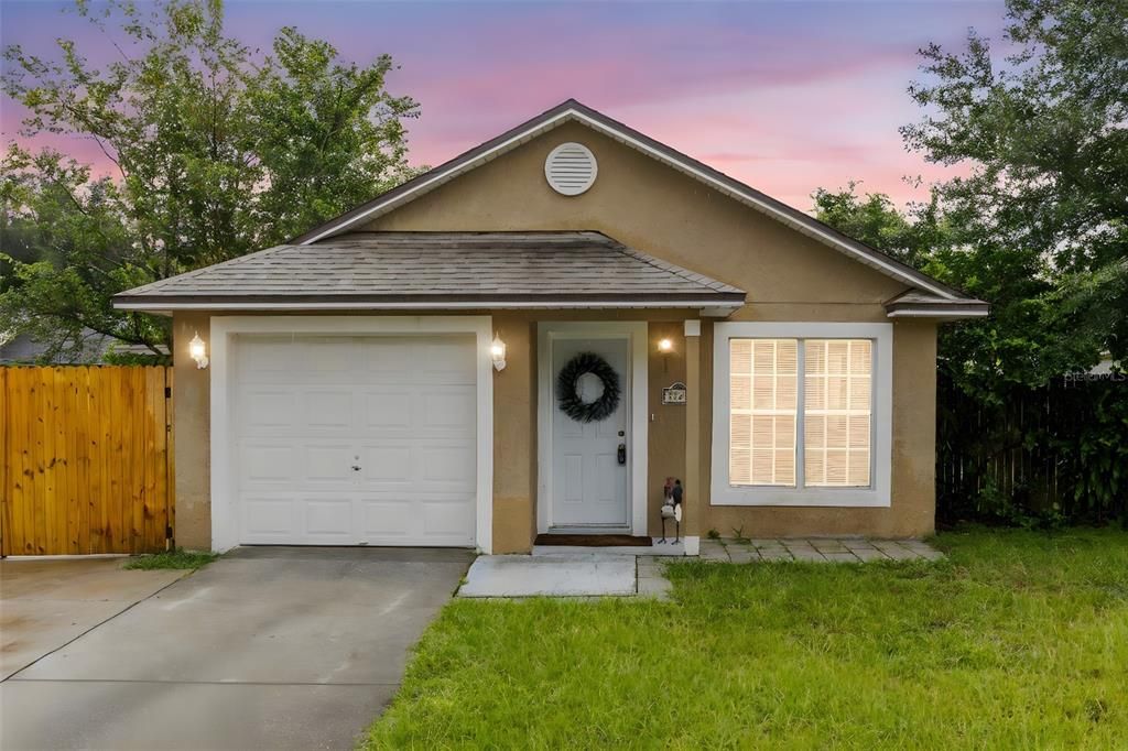 Active With Contract: $310,000 (3 beds, 2 baths, 1239 Square Feet)