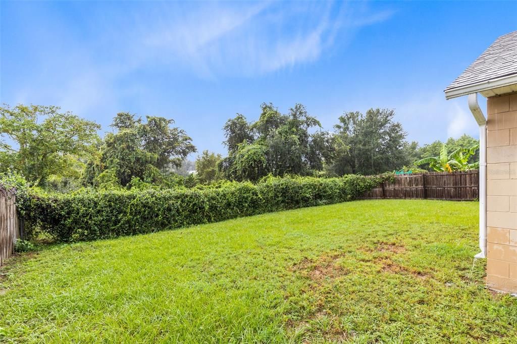 Active With Contract: $310,000 (3 beds, 2 baths, 1239 Square Feet)