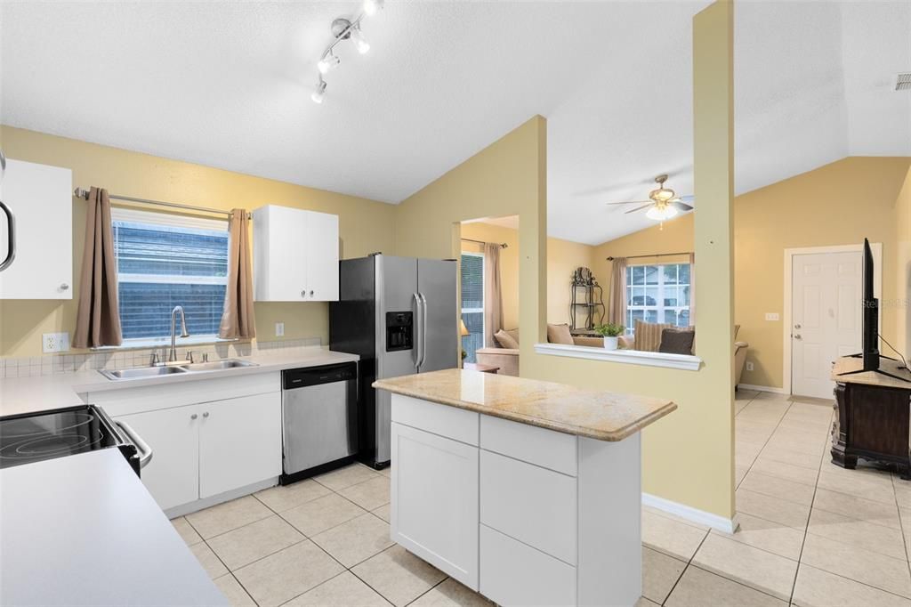 Active With Contract: $310,000 (3 beds, 2 baths, 1239 Square Feet)