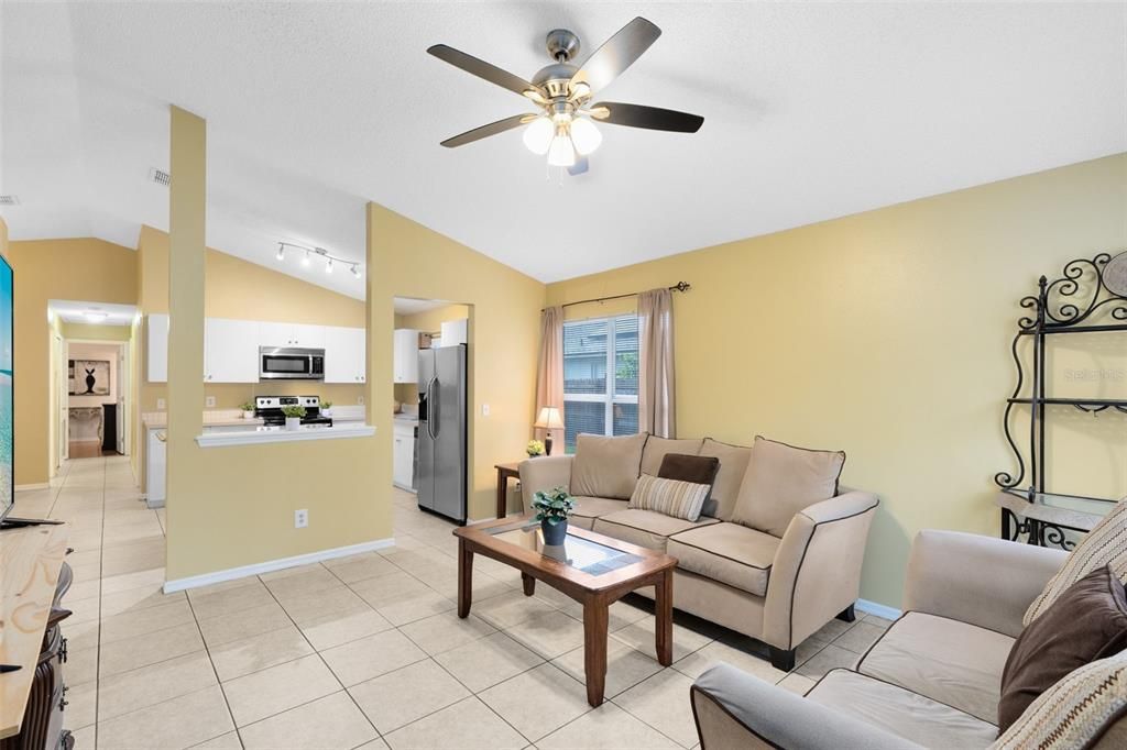 Active With Contract: $310,000 (3 beds, 2 baths, 1239 Square Feet)