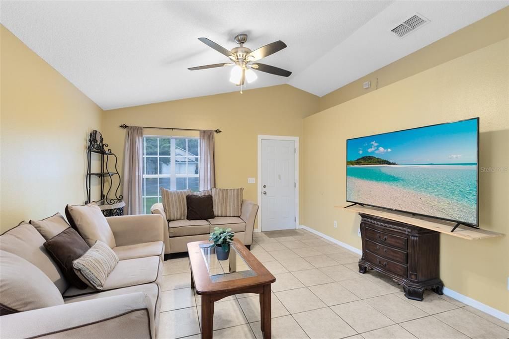 Active With Contract: $310,000 (3 beds, 2 baths, 1239 Square Feet)