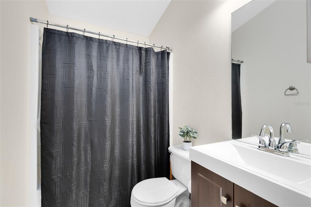 Active With Contract: $310,000 (3 beds, 2 baths, 1239 Square Feet)